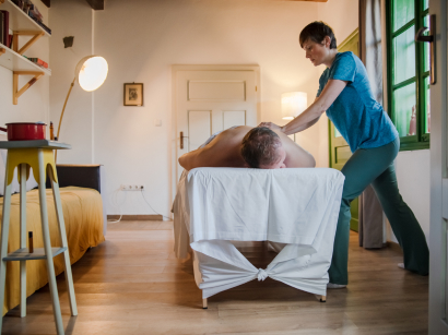 Entspannen Sie sich und genießen Sie die Massage